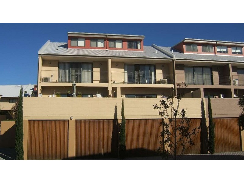 25 Chelmsford Ave, Botany NSW 2019