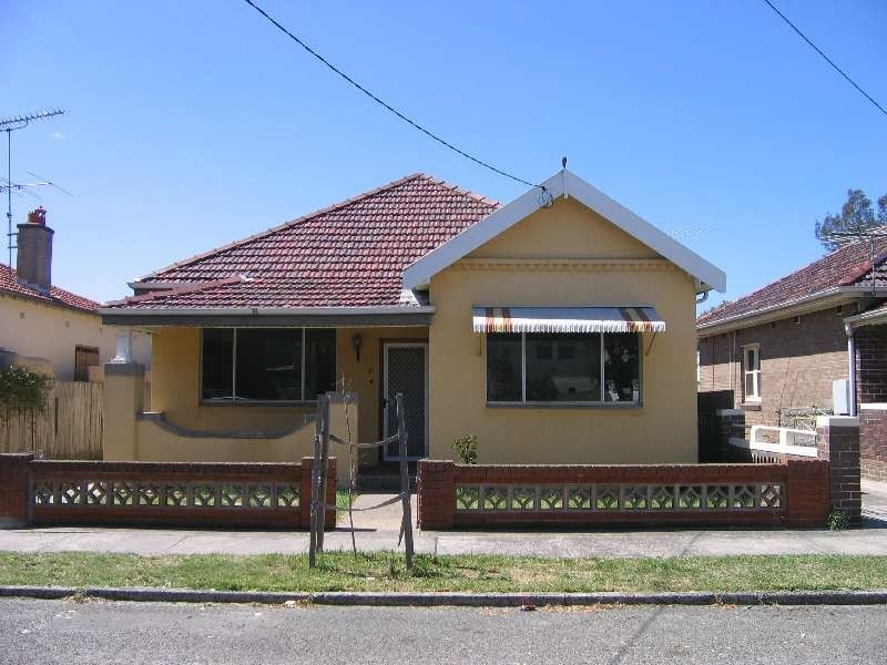 11 Livingstone Avenue, Botany NSW 2019