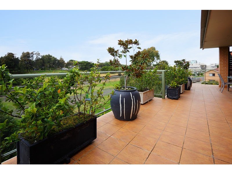 12/18  Morgan Street, Botany NSW 2019
