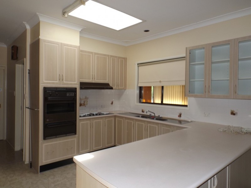 34 Castlereagh Street, Tahmoor NSW 2573