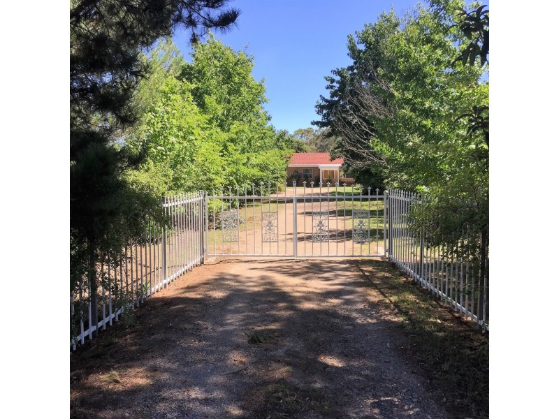 400 Caoura Road, Tallong NSW 2579