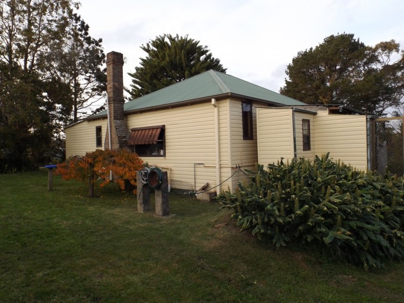 9 Laura Street, Hill Top NSW 2627