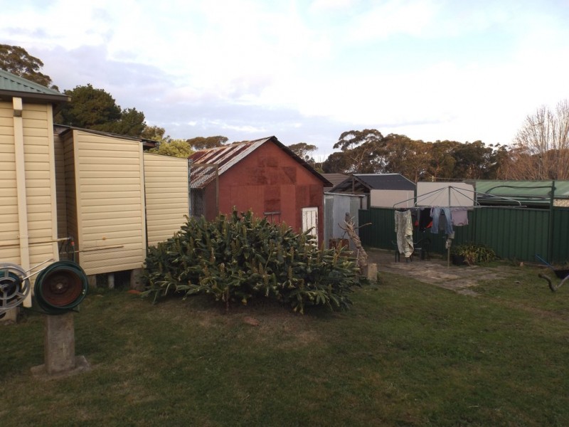 9 Laura Street, Hill Top NSW 2627