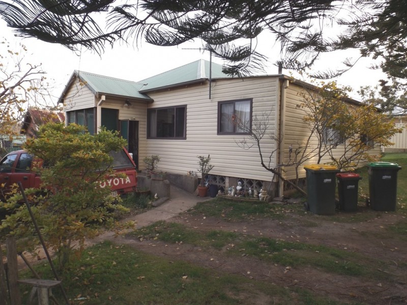 9 Laura Street, Hill Top NSW 2627