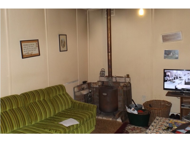 9 Laura Street, Hill Top NSW 2627