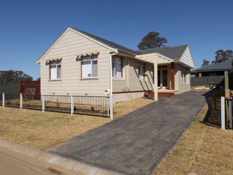 4 Kurrajong Cresent, Tahmoor NSW 2573