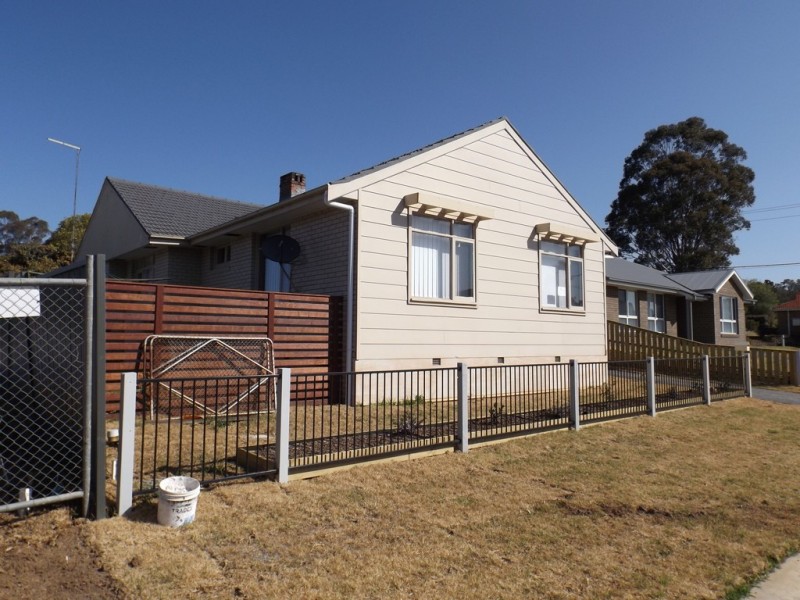 4 Kurrajong Cresent, Tahmoor NSW 2573