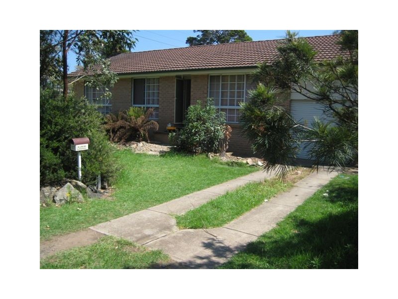 17 Thirlmere Way, Tahmoor NSW 2573