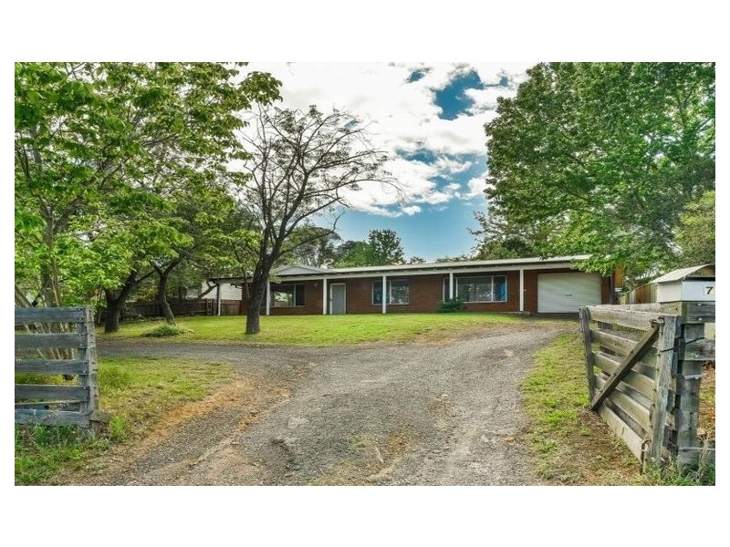 72 Remembrance Drive, Tahmoor NSW 2573