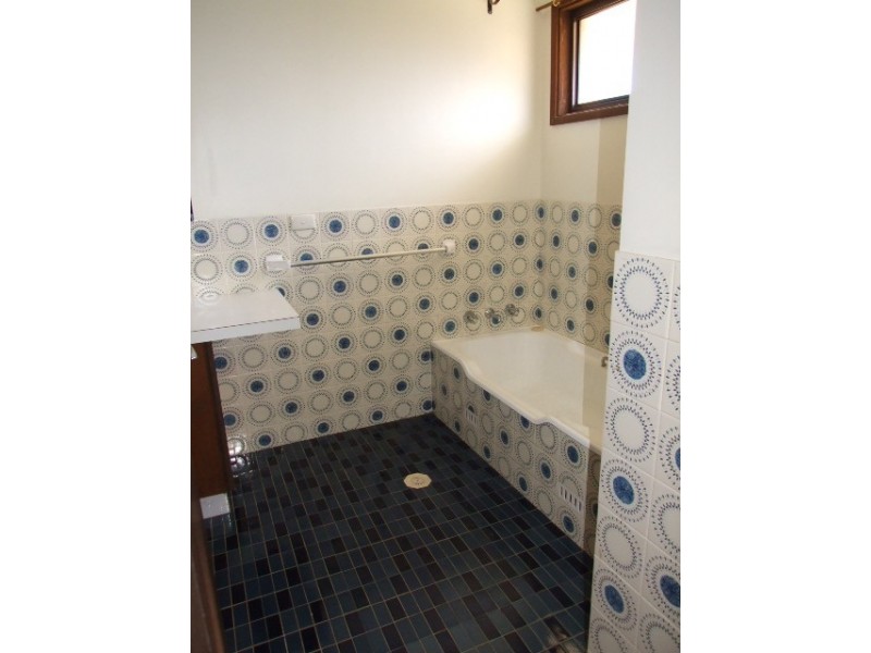 12 Tahmoor Road, Tahmoor NSW 2573