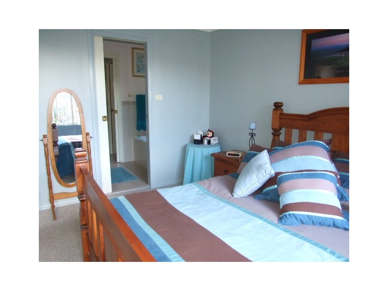 6c Baroo Street, Thirlmere NSW 2572