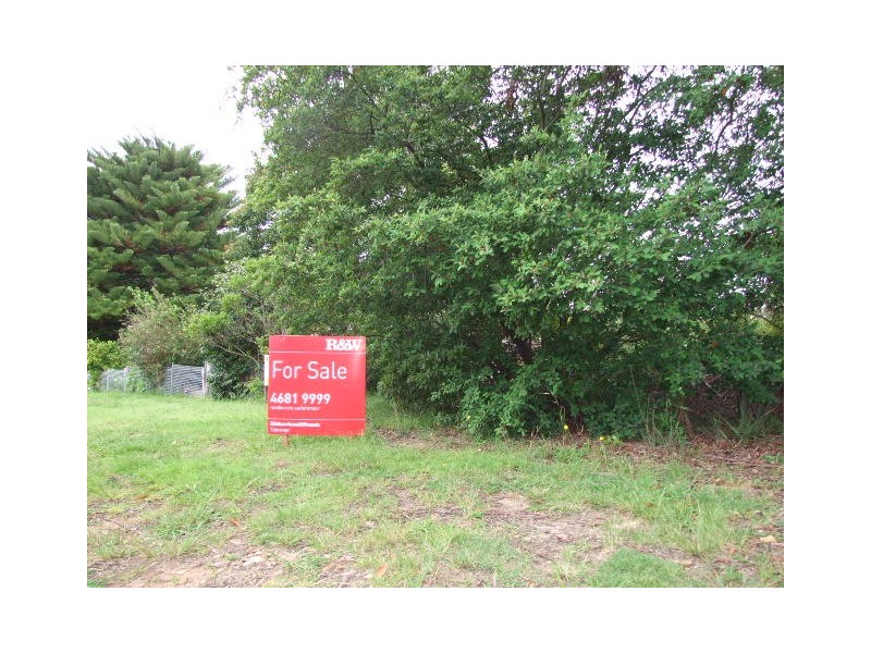 11 Laura Street, Hill Top NSW 2575