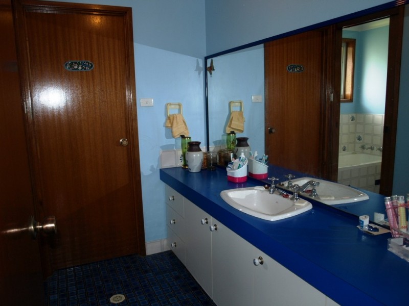 17 Thirlmere Way, Tahmoor NSW 2573