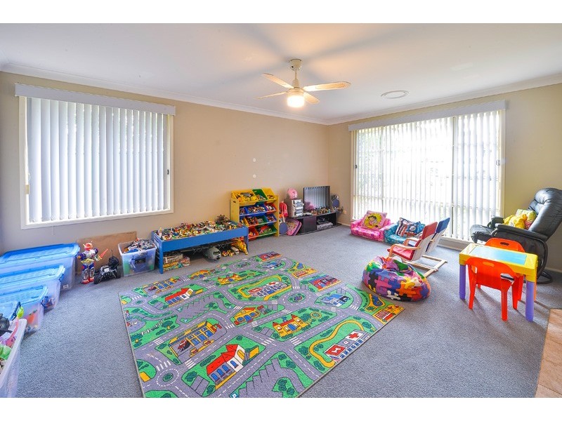 33 Carlton Road, Thirlmere NSW 2572