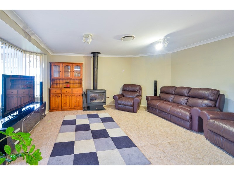 33 Carlton Road, Thirlmere NSW 2572