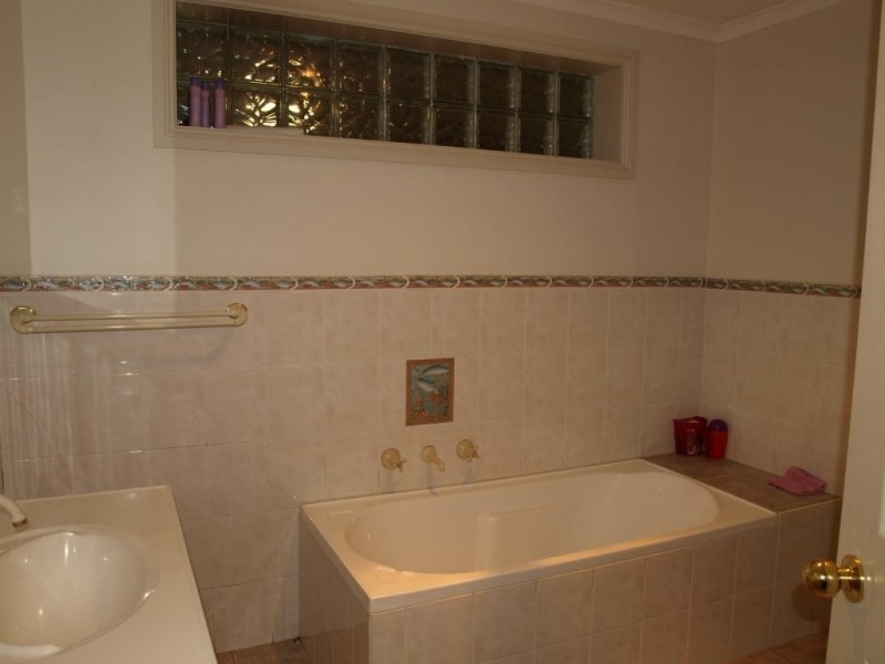 26 Lyrebird Road, Pheasants Nest NSW 2574