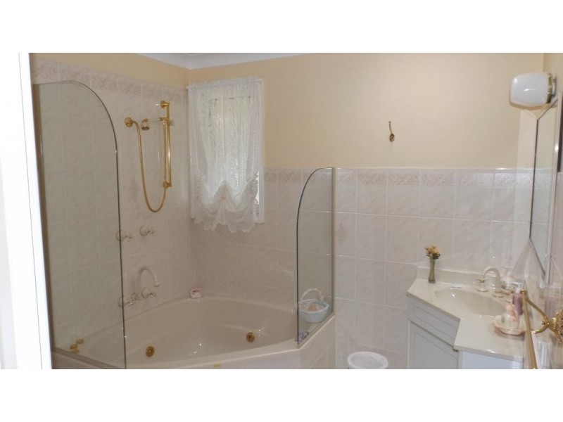 105 Myrtle Creek Avenue, Tahmoor NSW 2573