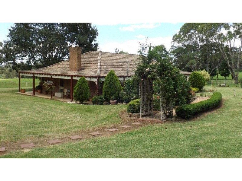 105 Myrtle Creek Avenue, Tahmoor NSW 2573