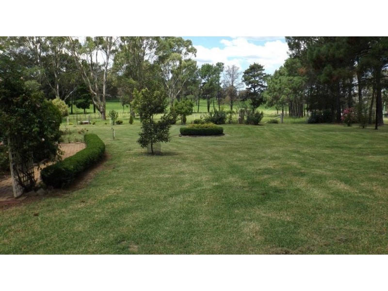 105 Myrtle Creek Avenue, Tahmoor NSW 2573