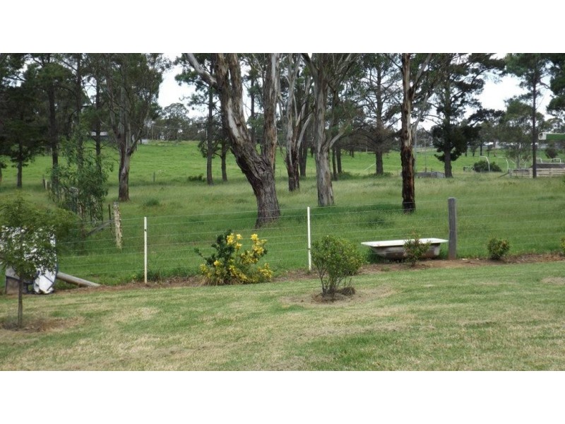 105 Myrtle Creek Avenue, Tahmoor NSW 2573