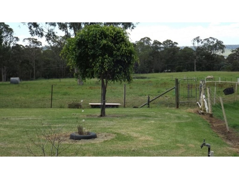 105 Myrtle Creek Avenue, Tahmoor NSW 2573