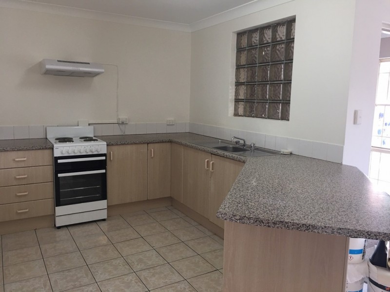 Flat 2/13 The Terrace, Oaks Street, Thirlmere NSW 2572