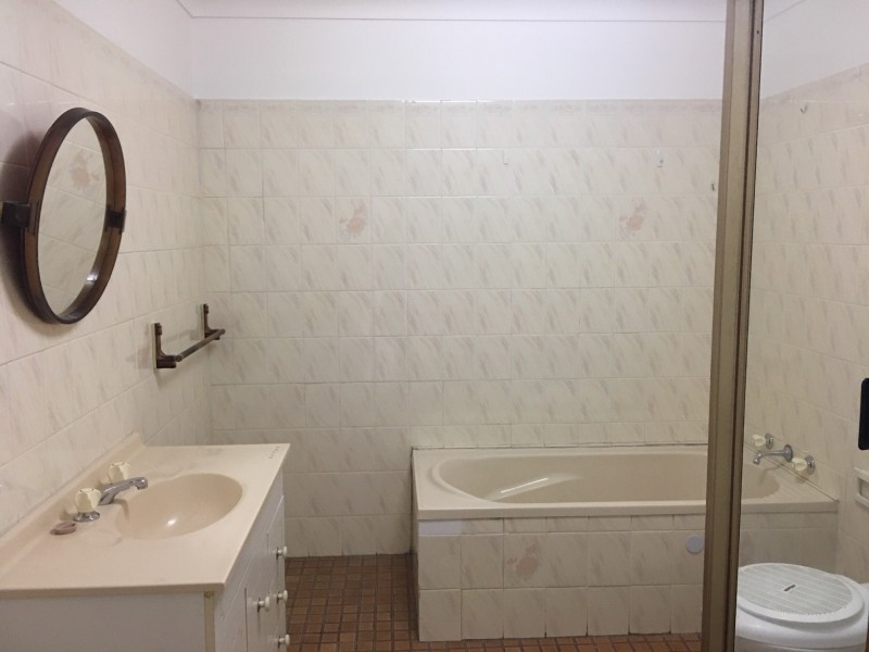 Flat 2/13 The Terrace, Oaks Street, Thirlmere NSW 2572