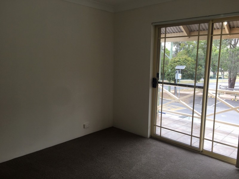 Flat 2/13 The Terrace, Oaks Street, Thirlmere NSW 2572