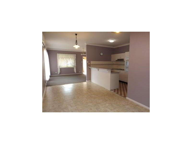 8 Oxley Grove, Tahmoor NSW 2573