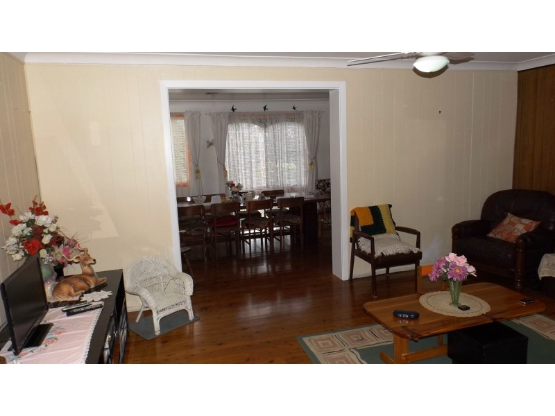 33 Boronia Avenue, Hill Top NSW 2575