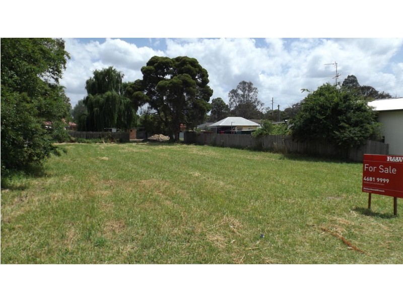 6 Emmett Street, Tahmoor NSW 2573