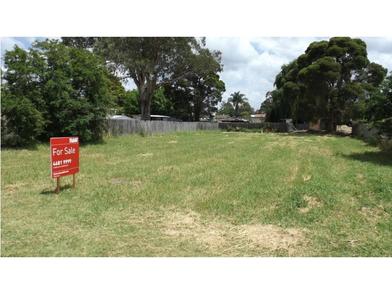 6 Emmett Street, Tahmoor NSW 2573