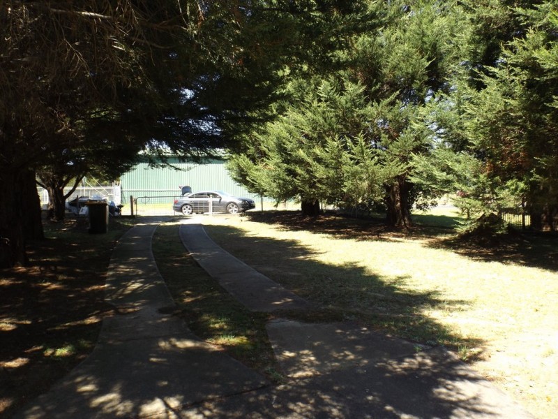 8 West Parade, Buxton NSW 2571