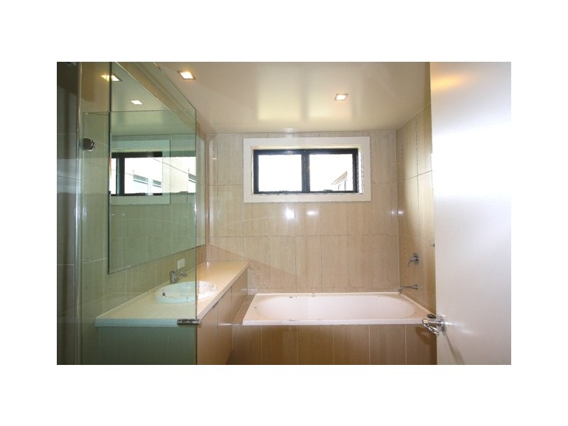 1 / 2  Bay Drive, Meadowbank NSW 2114