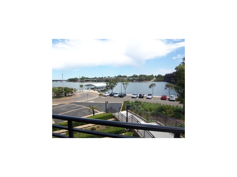 1/2 Bay Drive, Meadowbank NSW 2114