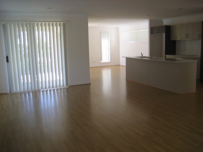 4 Dawe Street, Maudsland QLD 4210