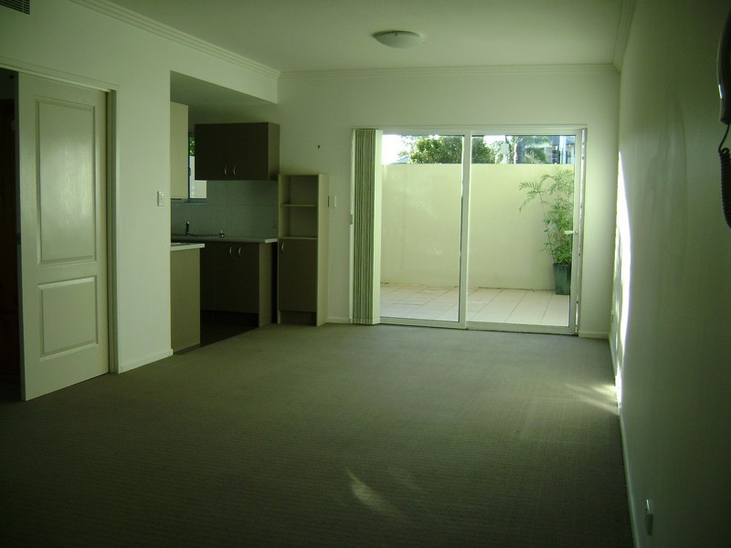 Unit 2 18 Rose Street, Southport QLD 4215