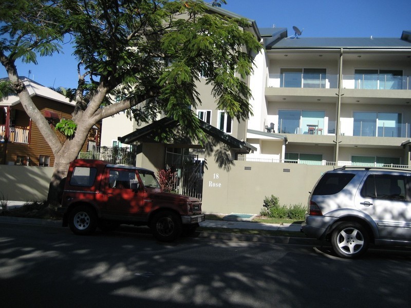 Unit 2 18 Rose Street, Southport QLD 4215