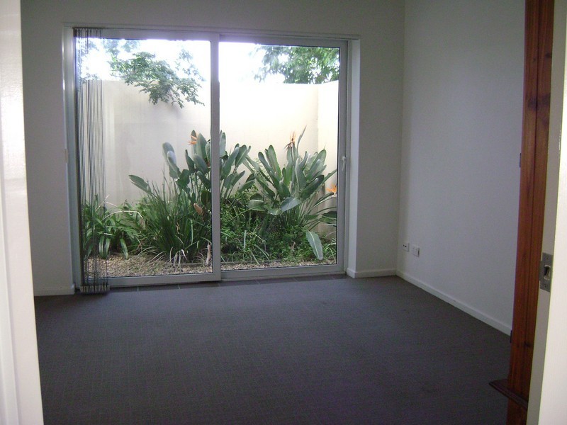 Unit 2 18 Rose Street, Southport QLD 4215