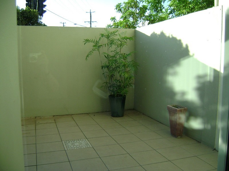 Unit 2 18 Rose Street, Southport QLD 4215