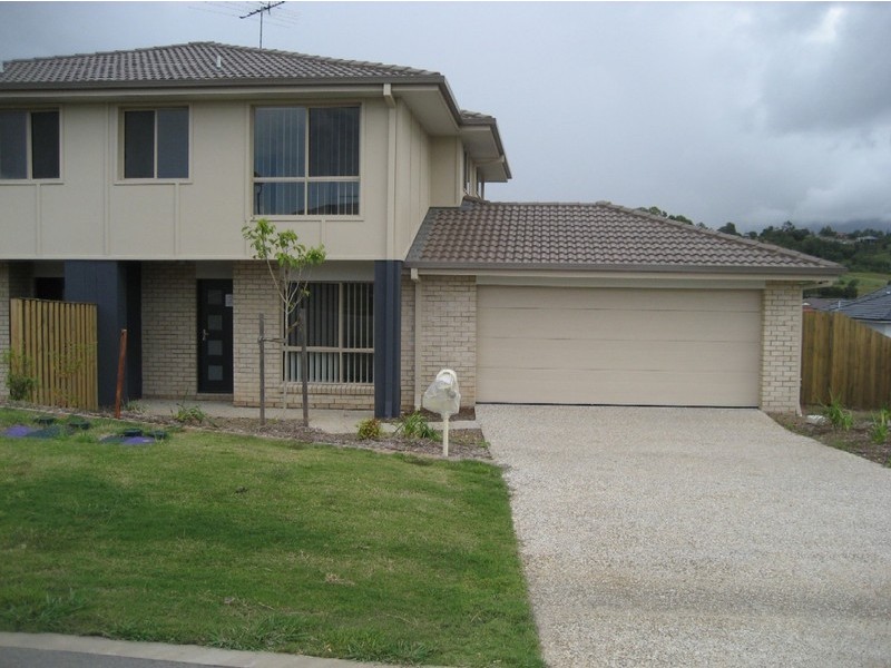 2/1 Mulberry Tce, Pimpama QLD 4209