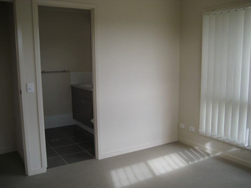 2/1 Mulberry Tce, Pimpama QLD 4209