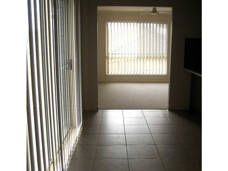 2/1 Mulberry Tce, Pimpama QLD 4209