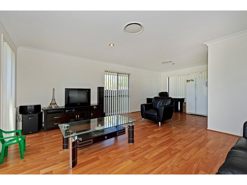 24 Whitely Cct, Maudsland QLD 4210