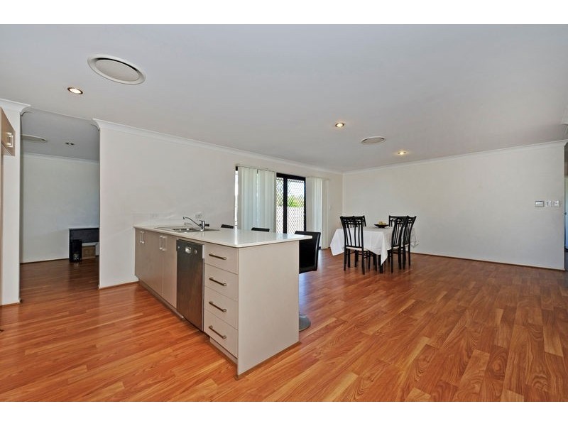 24 Whitely Cct, Maudsland QLD 4210
