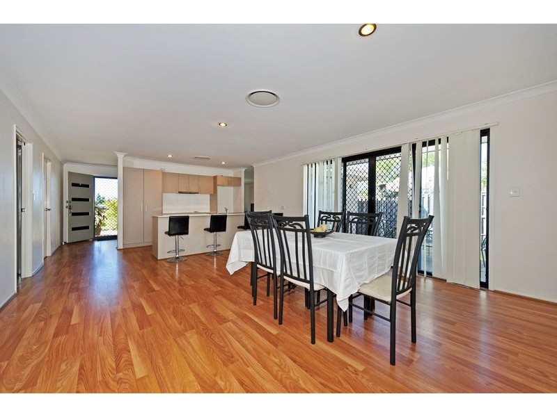 24 Whitely Cct, Maudsland QLD 4210