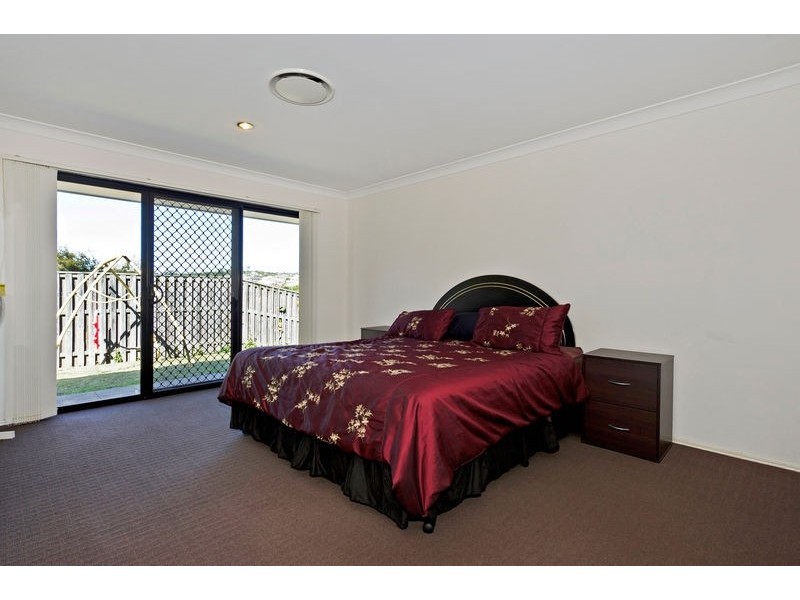 24 Whitely Cct, Maudsland QLD 4210