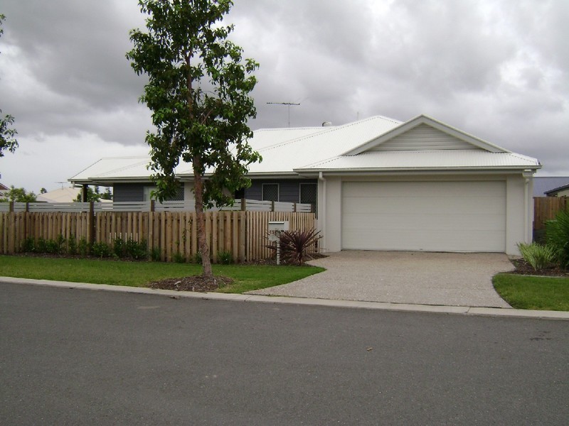 1/2 Strathburn Crescent, Ormeau QLD 4208