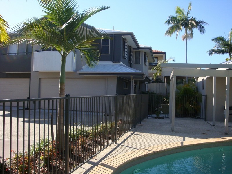 6 32-34 Margaret St, Southport QLD 4215