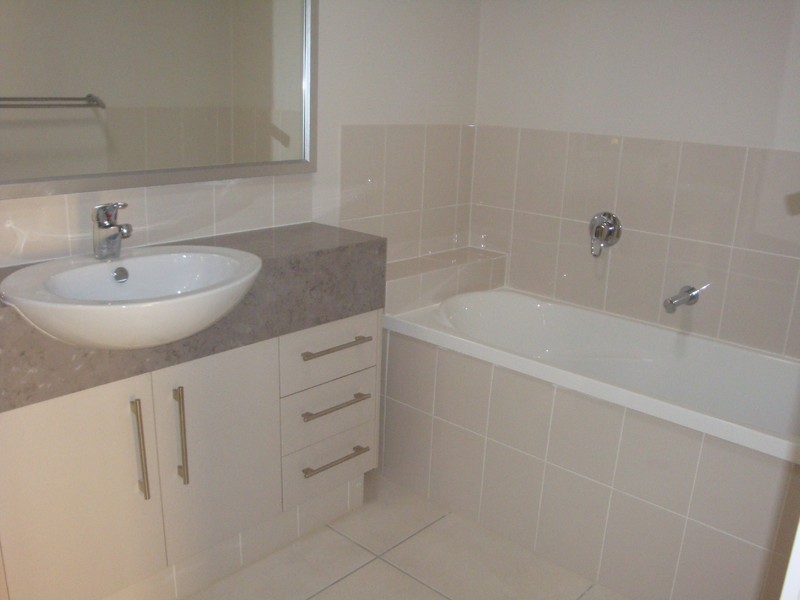 1/2 Murray Court, Upper Coomera QLD 4209